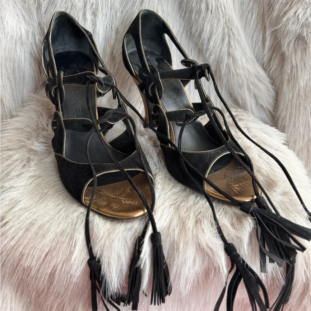 Vintage Chanel Heels - Picture 5 of 5